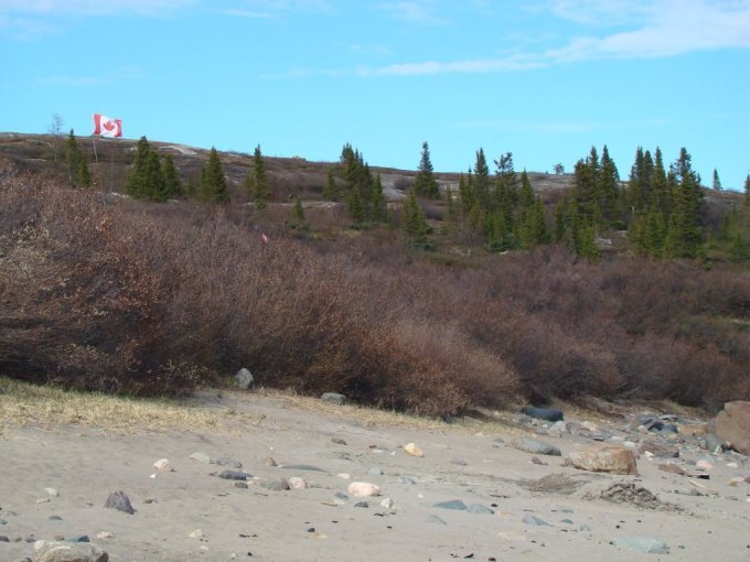 La plage , rivière Koksoak - Juin