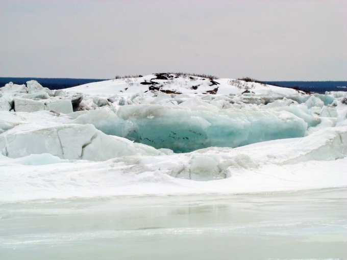 L'eau de la rivière Koksoak se libère, Avril