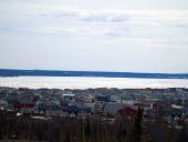 La rivière Koksoak est encore gelée